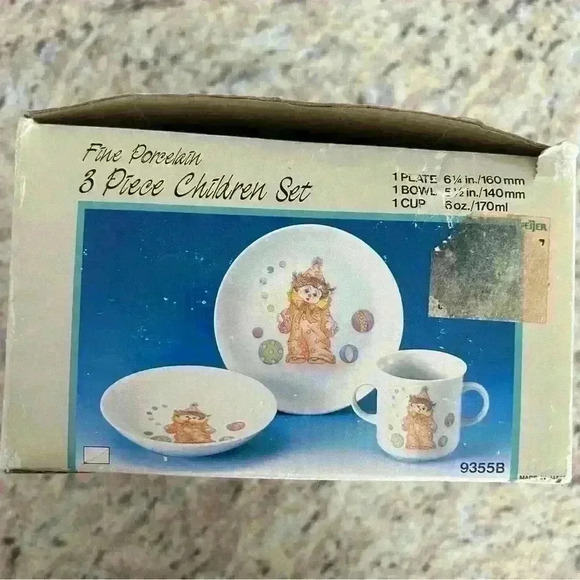 Vintage 3 Piece Child's Serving Set Fine Porcelain Small Clown Plate Bowl Cup - Picture 2 of 6